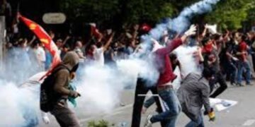 Κωνσταντινούπολη: Δακρυγόνα και συλλήψεις διαδηλωτών