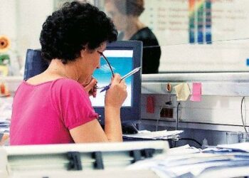 Απολύονται από το Δημόσιο 6.500 υπάλληλοι έως το τέλος του χρόνου –Από ποιες υπηρεσίες θα φύγουν