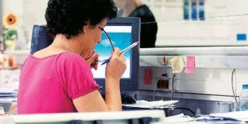 Απολύονται από το Δημόσιο 6.500 υπάλληλοι έως το τέλος του χρόνου –Από ποιες υπηρεσίες θα φύγουν