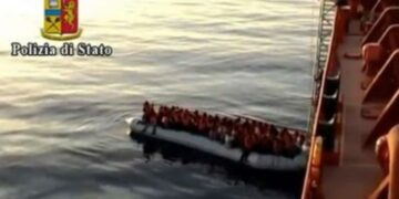 Βίντεο-σοκ: Μετανάστες πνίγονται σε σύγκρουση λέμβου με πετρελαιοφόρο