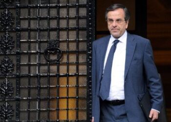 Απολύσεις, το νέο μέτωπο του Μαξίμου: «Αγκάθια» και ενδοκυβερνητικές κόντρες