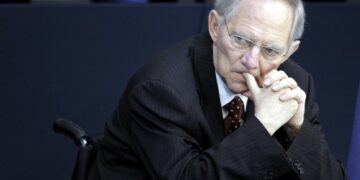 Σόιμπλε: Η Ελλάδα πιθανόν να χρειαστεί και τρίτο πακέτο βοήθειας