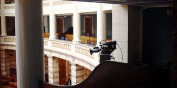 Και στο βάθος λόμπι. Χρήματα απευθείας από επιχειρήσεις στα κόμματα