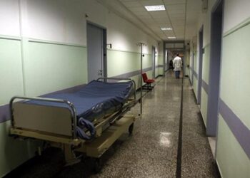 Εξι στους δέκα γιατρούς στην Ελλάδα θεωρούν ότι οι υπηρεσίες υγείας έγιναν χειρότερες