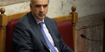 Κίνηση-«ματ» από Μεϊμαράκη για το δημοψήφισμα