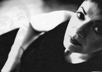 Μαλβίνα Κάραλη: “Μεταξωτή γυναίκα, γεμάτη αγκάθια…”