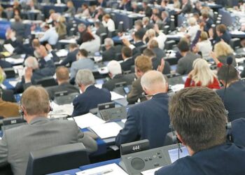 Διορίζει ο ένας τα παιδιά του άλλου