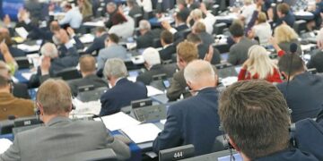 Διορίζει ο ένας τα παιδιά του άλλου