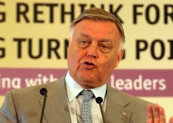 Γιακούνιν: Θέλουμε την ΤΡΑΙΝΟΣΕ, αλλά «καθαρή» από χρέη