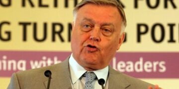 Γιακούνιν: Θέλουμε την ΤΡΑΙΝΟΣΕ, αλλά «καθαρή» από χρέη