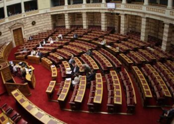 Εκθεση Βουλής: «Μαύρη» τρύπα 14,9 δισ. ευρώ το 2014-2015