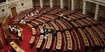 Εκθεση Βουλής: «Μαύρη» τρύπα 14,9 δισ. ευρώ το 2014-2015