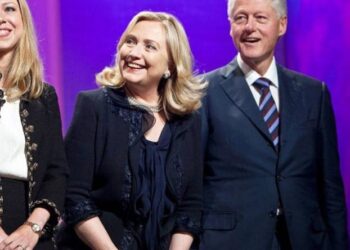 Νέο σκάνδαλο για την οικογένεια Κλίντον: Ποιος είναι ο πατέρας της Τσέλσι;