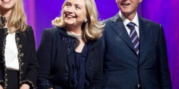 Νέο σκάνδαλο για την οικογένεια Κλίντον: Ποιος είναι ο πατέρας της Τσέλσι;