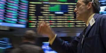 Οι αγορές υποδέχονται την Ελλάδα στην δεύτερη έξοδό της για δανεισμό