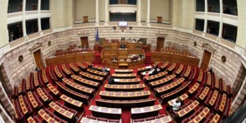 Βουλευτής ΣΥΡΙΖΑ: Και γιατί να μην έρθουν οι γονείς των Πυρήνων στην Βουλή; – Μέσα στο κοινοβούλιο είναι εισαγγελείς της χούντας και μαχαιροβγάλτες!