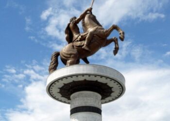 Τα Σκόπια γέμισαν αρχαία αγάλματα -Το νέο τρελό σχέδιο των γειτόνων μας [εικόνες]