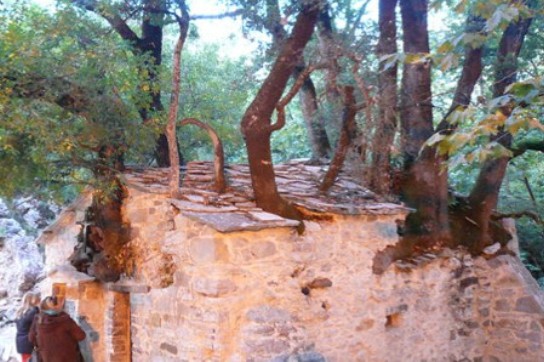 Απόλυτο μυστήριο: 8 τόποι στην Ελλάδα με μύθους, θρύλους και παράξενες ιστορίες