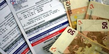 Αυξήσεις από τη ΔΕΗ: Καλοκαιρινό ηλεκτροσόκ για τους οικιακούς πελάτες