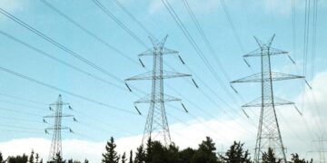 Μετωπική σύγκρουση κυβέρνησης – ΣΥΡΙΖΑ για τη Μικρή ΔΕΗ