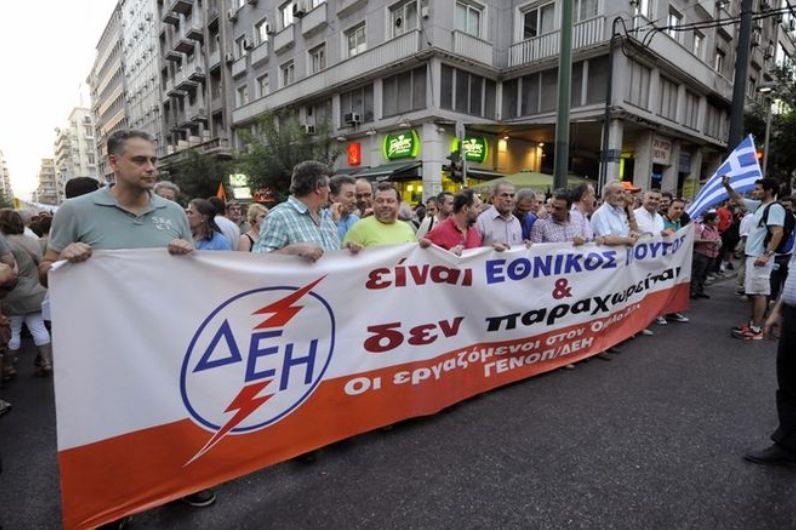 Απεργίες μόνο με 50% + 1: Η κυβέρνηση κόβει τα κονδύλια και τις άδειες στους συνδικαλιστές