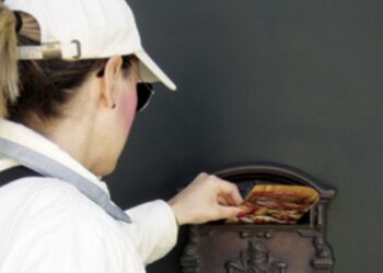 Ζητούνται άτομα για διανομή φυλλαδίων