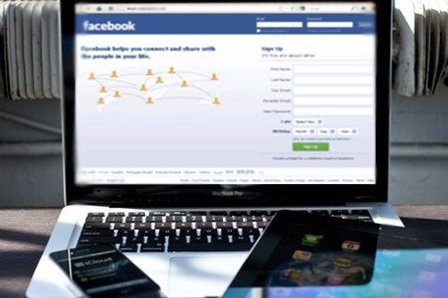 Συνέλαβαν τους Ελληνες χάκερς που τρομοκράτησαν το Ιντερνετ -Mόλυναν 250.000 PC μέσω Facebook και έκλεψαν κωδικούς