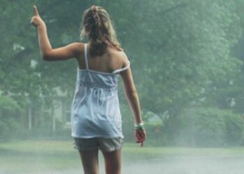 Αστατος ο καιρός και τη Δευτέρα -Ανεβαίνει η θερμοκρασία, αλλά παραμένουν οι βροχές