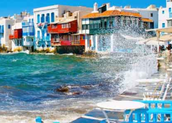 Πόσο κοστίζει μια βραδιά σε 10 δημοφιλείς ελληνικούς προορισμούς και πόσο σε 10 του εξωτερικού [λίστα]