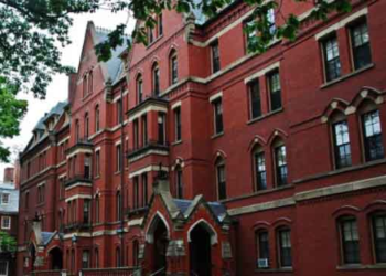 Tα 10 πανεπιστήμια που βγάζουν εκατομμυριούχους [λίστα]