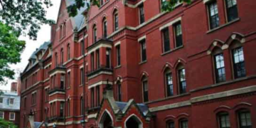 Tα 10 πανεπιστήμια που βγάζουν εκατομμυριούχους [λίστα]