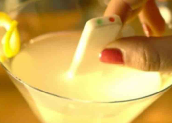 Συσκευή μετράει άν έριξαν κάτι στο ποτό σας [εικόνες]