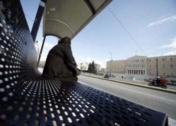 Η συμφωνία για τις απολύσεις στο Δημόσιο. Ποιοι εργαζόμενοι απειλούνται