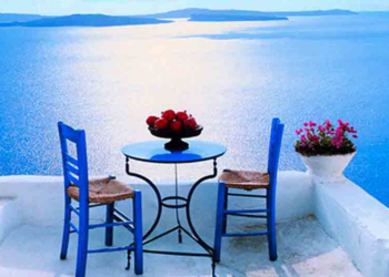 Η Ελλάδα έγινε «in» και προσελκύει 22 εκατομμύρια τουρίστες -H Aθήνα ξανά στη μόδα