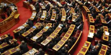 Αναβάλλεται η συζήτηση του αντιρατσιστικού λόγω ενδοκυβερνητικών «τριβών»