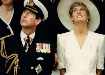 Βρετανία: Έξαλλος ο Κάρολος με βιβλίο που μιλά για το χωρισμό του με την Νταϊάνα