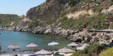 Ρόδος: Εργάτες ανακάλυψαν ανθρώπινα οστά κοντά στην παραλία του Άντονι Κουίν!