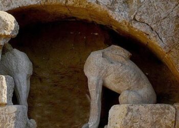 Στο φως οι Σφίγγες της Αμφίπολης 2.300 χρόνια μετά