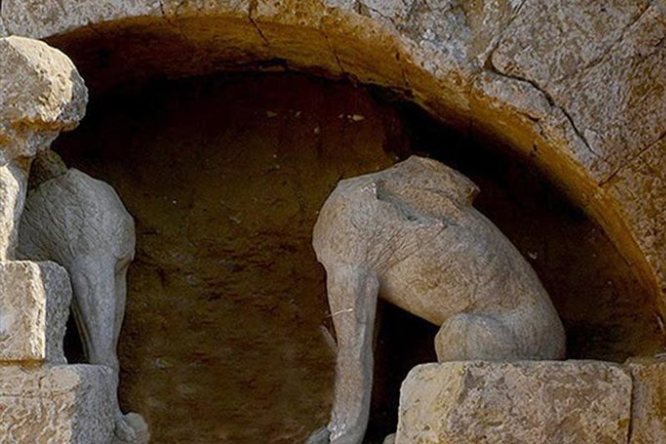 Στο φως οι Σφίγγες της Αμφίπολης 2.300 χρόνια μετά