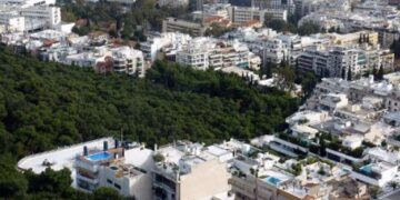 H Τρόικα «φρενάρει» τη μείωση του ΕΝΦΙΑ -Γιατί η κυβέρνηση δεν μπορεί να ρίξει το χαράτσι