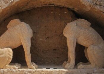 Αυτή είναι η «κλειστή» ομάδα των 12 που έχει αναλάβει να αποκαλύψει τα μυστικά του τάφου της Αμφίπολης