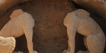 Αυτή είναι η «κλειστή» ομάδα των 12 που έχει αναλάβει να αποκαλύψει τα μυστικά του τάφου της Αμφίπολης