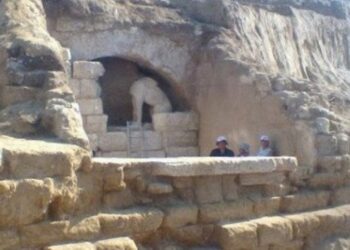 Το μυστικό της Αμφίπολης -Ισως χρειαστεί ένας μήνας για να μπουν στο εσωτερικό του τάφου