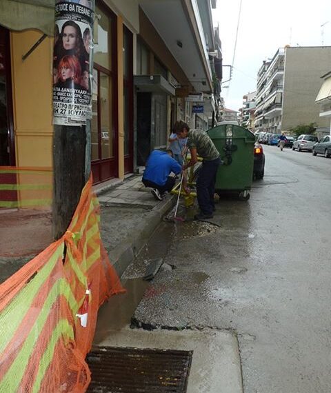 Πλημμύρισαν καταστήματα από τη βροχή… ΑΓΑΝΑΚΤΙΣΜΕΝΟΙ οι καταστηματάρχες