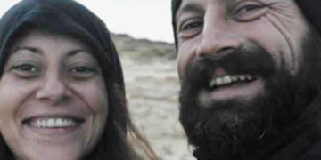 Ενα ζευγάρι που το λένε ευτυχία -Οι δυο ερωτευμένοι που «μετανάστευσαν» στη Γαύδο και συγκινούν πάντα το διαδίκτυο [εικόνες]