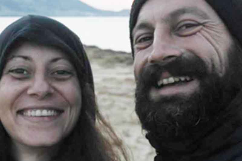 Ενα ζευγάρι που το λένε ευτυχία -Οι δυο ερωτευμένοι που «μετανάστευσαν» στη Γαύδο και συγκινούν πάντα το διαδίκτυο [εικόνες]