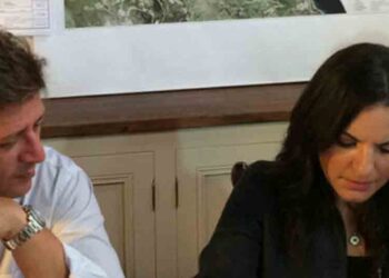 (Ξένη Δημοσίευση) Ο υπουργός Ναυτιλίας Μιλτιάδης Βαρβιτσιώτης και η υπουργός Τουρισμού  Όλγα Κεφαλογιάννη συμμετείχαν σε σύσκεψη με τους εκπροσώπους της Τοπικής Αυτοδιοίκησης και άλλους παράγοντες της τοπικής κοινωνίας κατά την διάρκεια της επίσκεψης τους στην Πάτμο, Παρασκευή 22 Αυγούστου 2014. ΑΠΕ-ΜΠΕ/ΥΠΟΥΡΓΕΙΟ ΝΑΥΤΙΛΙΑΣ/STR