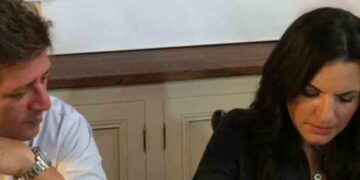 (Ξένη Δημοσίευση) Ο υπουργός Ναυτιλίας Μιλτιάδης Βαρβιτσιώτης και η υπουργός Τουρισμού  Όλγα Κεφαλογιάννη συμμετείχαν σε σύσκεψη με τους εκπροσώπους της Τοπικής Αυτοδιοίκησης και άλλους παράγοντες της τοπικής κοινωνίας κατά την διάρκεια της επίσκεψης τους στην Πάτμο, Παρασκευή 22 Αυγούστου 2014. ΑΠΕ-ΜΠΕ/ΥΠΟΥΡΓΕΙΟ ΝΑΥΤΙΛΙΑΣ/STR