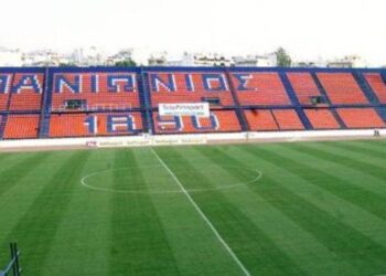 Σοκ στη Νέα Σμύρνη -Βούτηξε στο κενό από Θύρα του γηπέδου γνωστός οπαδός του Πανιωνίου