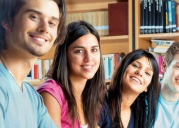 Irish Times: Η ελληνική οικογένεια ζει για τη στιγμή που το παιδί θα μπει στο πανεπιστήμιο